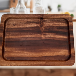 Mesa y utensilios para servir