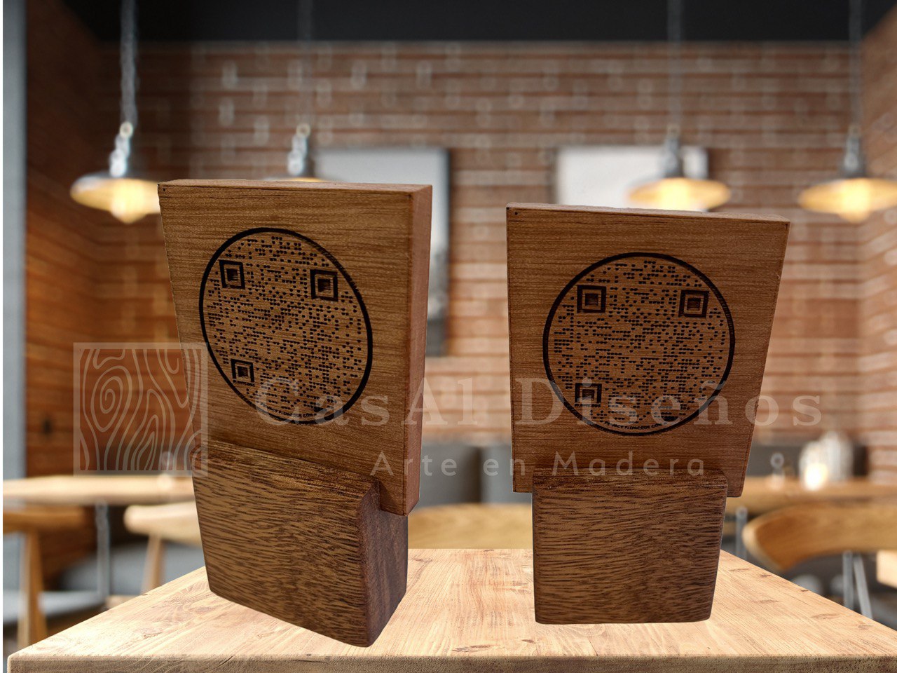 Menu QR hecho en madera de cedro rojo