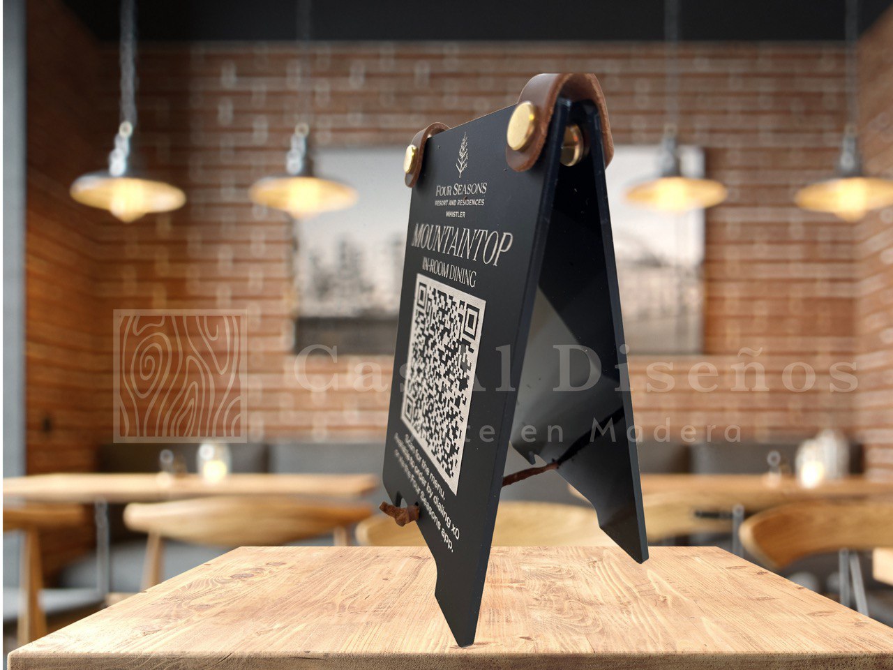 Menu QR en acríclio negro y aplicaciones en piel