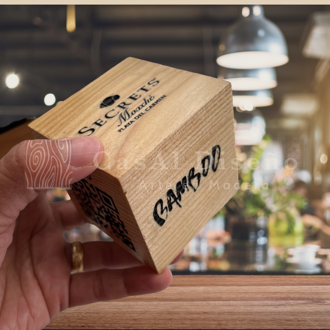 Menú QR cubo de madera